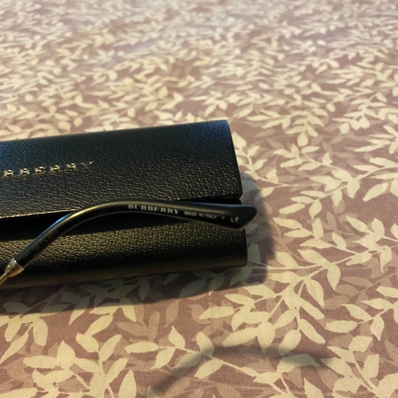 Burberry sunglasses like new